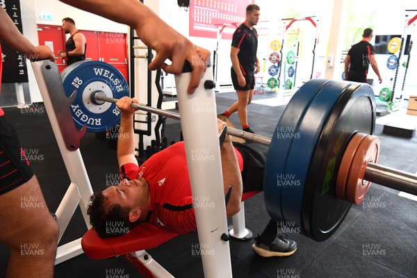 140622 - Wales Rugby Training - Ryan Elias during a weights session
