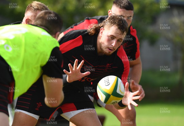 140722 - Wales Rugby Training - Sam Wainwright during training