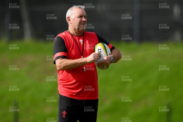 140722 - Wales Rugby Training - Wayne Pivac during training