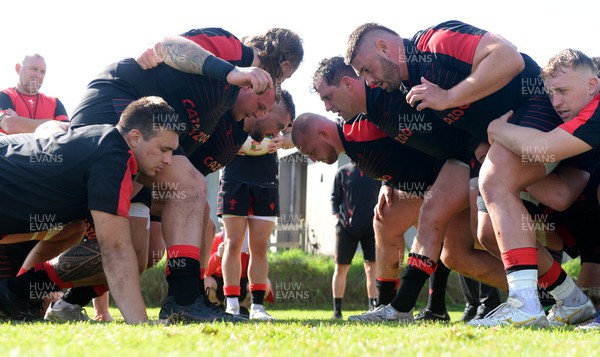 140722 - Wales Rugby Training - Taine Basham, Sam Wainwright, Dewi Lake, Wyn Jones, Dillon Lewis, Ryan Elias, Gareth Thomas and Tommy Reffell during training