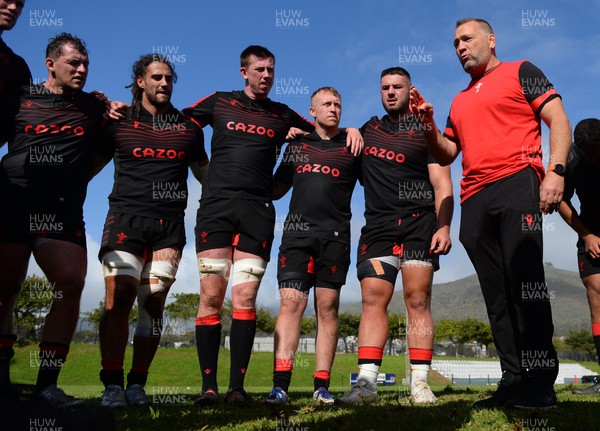 140722 - Wales Rugby Training - Ryan Elias, Josh Navidi, Adam Beard, Tommy Reffell, Gareth Thomas and Jonathan Humphreys during training