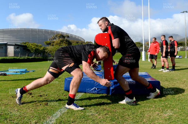140722 - Wales Rugby Training - Tommy Reffell and Sam Parry during training