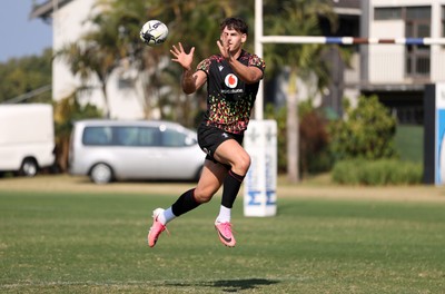 140726 - Wales Rugby Training in South Africa ahead of their game in Durban this weekend - Eddie James during training