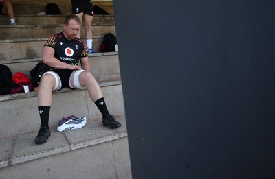 140726 - Wales Rugby Training in South Africa ahead of their game in Durban this weekend - Tommy Reffell during training