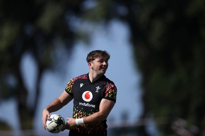 140726 - Wales Rugby Training in South Africa ahead of their game in Durban this weekend - Dan Edwards during training