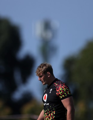 140726 - Wales Rugby Training in South Africa ahead of their game in Durban this weekend - Jac Morgan during training