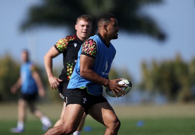 140726 - Wales Rugby Training in South Africa ahead of their game in Durban this weekend - Ben Thomas during training