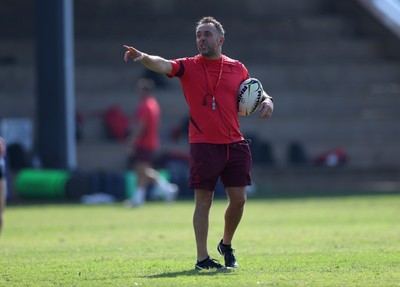140726 - Wales Rugby Training in South Africa ahead of their game in Durban this weekend - Matt Sherratt, Attack Coach during training