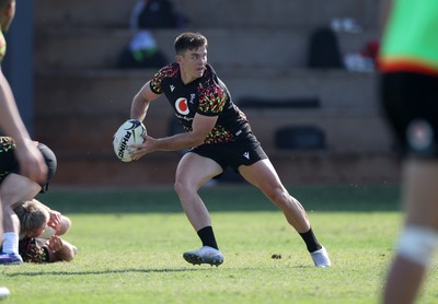 140726 - Wales Rugby Training in South Africa ahead of their game in Durban this weekend - Reuben Morgan-Williams during training