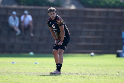 140726 - Wales Rugby Training in South Africa ahead of their game in Durban this weekend - Alex Mann during training