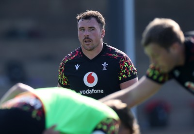 140726 - Wales Rugby Training in South Africa ahead of their game in Durban this weekend - Ben Warren during training