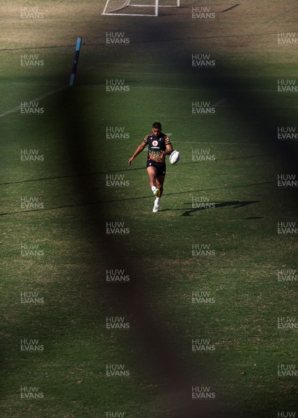 140726 - Wales Rugby Training in South Africa ahead of their game in Durban this weekend - Ben Thomas during training