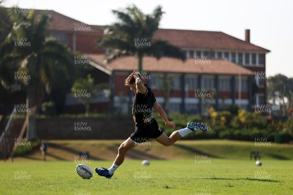140726 - Wales Rugby Training in South Africa ahead of their game in Durban this weekend - Dan Edwards during training
