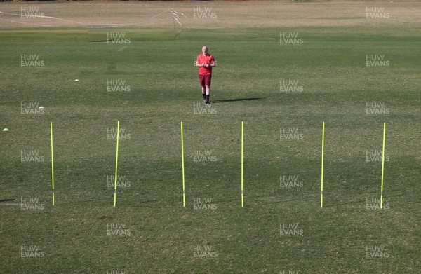 140726 - Wales Rugby Training in South Africa ahead of their game in Durban this weekend - Steve Tandy, Head Coach during training