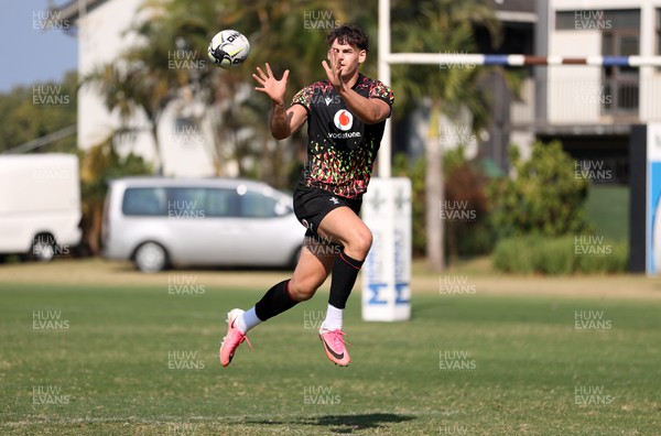 140726 - Wales Rugby Training in South Africa ahead of their game in Durban this weekend - Eddie James during training