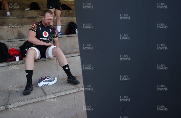 140726 - Wales Rugby Training in South Africa ahead of their game in Durban this weekend - Tommy Reffell during training