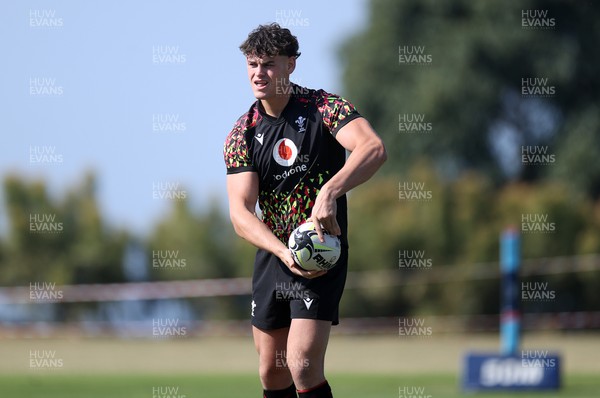 140726 - Wales Rugby Training in South Africa ahead of their game in Durban this weekend - Eddie James during training