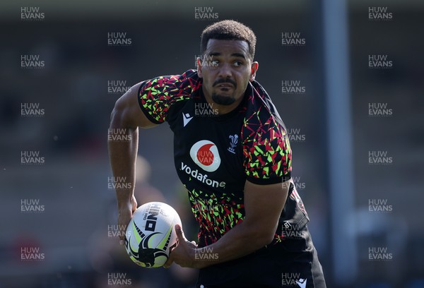 140726 - Wales Rugby Training in South Africa ahead of their game in Durban this weekend - Ben Thomas during training