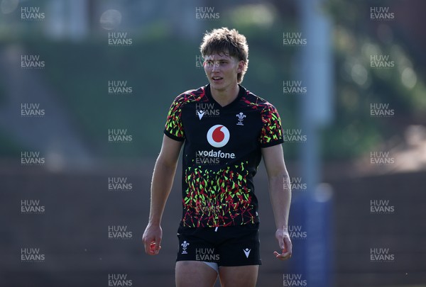 140726 - Wales Rugby Training in South Africa ahead of their game in Durban this weekend - Ellis Mee during training