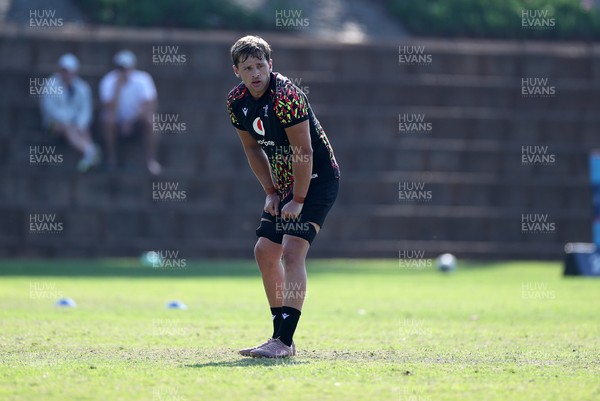 140726 - Wales Rugby Training in South Africa ahead of their game in Durban this weekend - Alex Mann during training