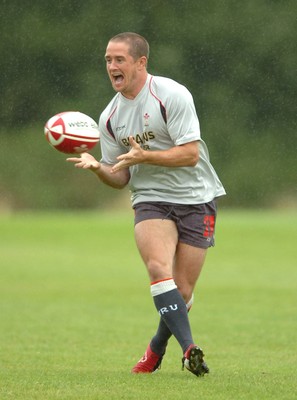 14.08.07 -  Wales Rugby Training - Shane Williams in action during training  