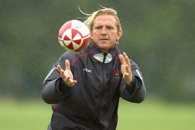 14.08.07 -  Wales Rugby Training - Alix Popham in action during training  