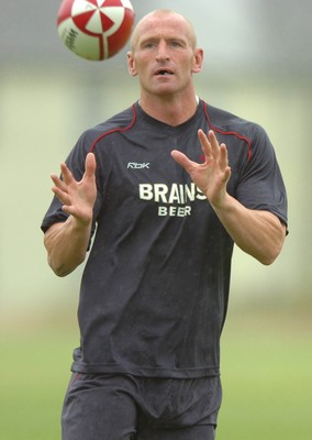 14.08.07 -  Wales Rugby Training - Gareth Thomas in action during training  