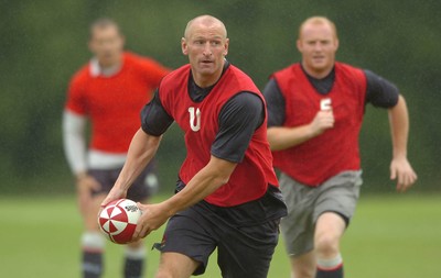 14.08.07 -  Wales Rugby Training - Gareth Thomas in action during training  