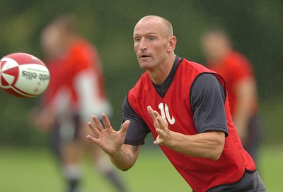 14.08.07 -  Wales Rugby Training - Gareth Thomas in action during training  