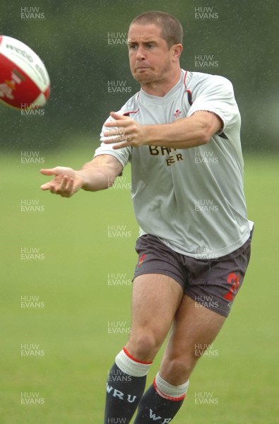 14.08.07 -  Wales Rugby Training - Shane Williams in action during training  