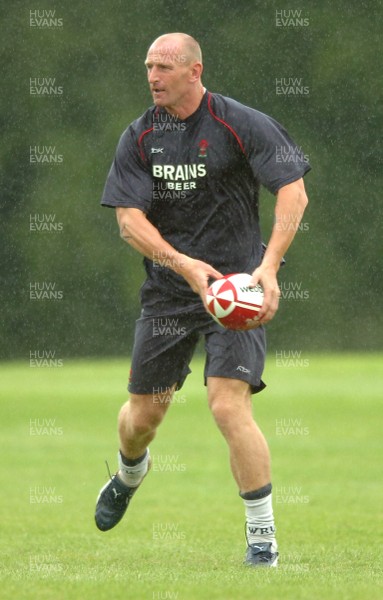 14.08.07 -  Wales Rugby Training - Gareth Thomas in action during training  