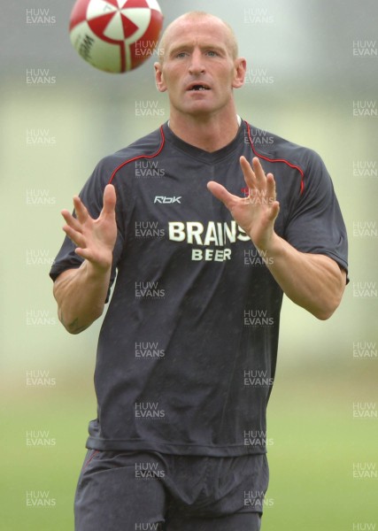 14.08.07 -  Wales Rugby Training - Gareth Thomas in action during training  