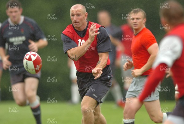 14.08.07 -  Wales Rugby Training - Gareth Thomas in action during training  