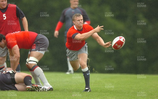 14.08.07 -  Wales Rugby Training - Dwayne Peel in action during training  