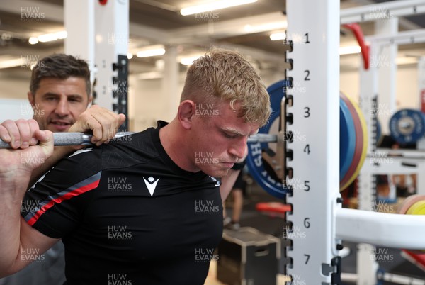 140823 - Wales Rugby Gym Session at the start of the week ahead of their final Rugby World Cup warm up game against South Africa - Jac Morgan during training
