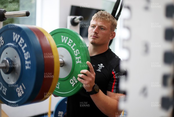 140823 - Wales Rugby Gym Session at the start of the week ahead of their final Rugby World Cup warm up game against South Africa - Jac Morgan during training