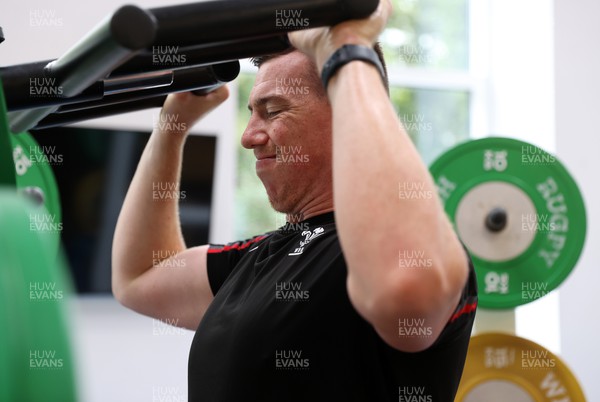 140823 - Wales Rugby Gym Session at the start of the week ahead of their final Rugby World Cup warm up game against South Africa - Adam Beard during training