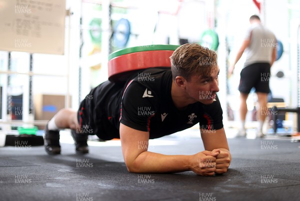140823 - Wales Rugby Gym Session at the start of the week ahead of their final Rugby World Cup warm up game against South Africa - Taine Basham during training