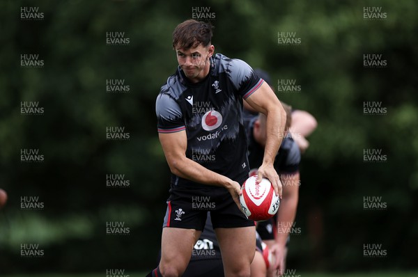 140823 - Wales Rugby Training at the start of the week ahead of their final Rugby World Cup warm up game against South Africa - Tom Rogers during training