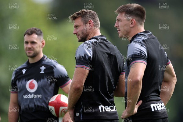 140823 - Wales Rugby Training at the start of the week ahead of their final Rugby World Cup warm up game against South Africa - Dan Biggar during training