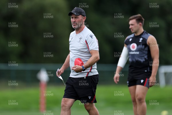 140823 - Wales Rugby Training at the start of the week ahead of their final Rugby World Cup warm up game against South Africa - Attack Coach Alex King during training