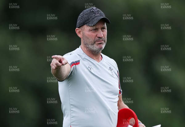 140823 - Wales Rugby Training at the start of the week ahead of their final Rugby World Cup warm up game against South Africa - Attack Coach Alex King during training