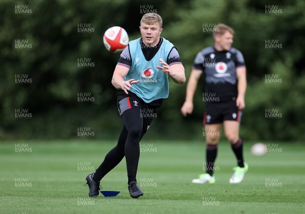 140823 - Wales Rugby Training at the start of the week ahead of their final Rugby World Cup warm up game against South Africa - Keiran Williams during training