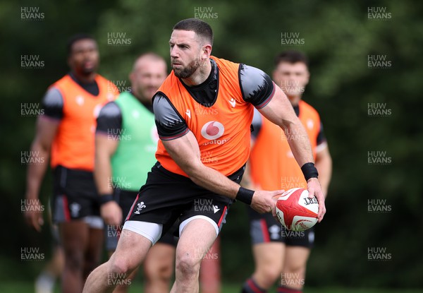 140823 - Wales Rugby Training at the start of the week ahead of their final Rugby World Cup warm up game against South Africa - Alex Cuthbert during training