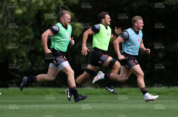 140823 - Wales Rugby Training at the start of the week ahead of their final Rugby World Cup warm up game against South Africa - Tommy Reffell, Teddy Williams and Jac Morgan during training