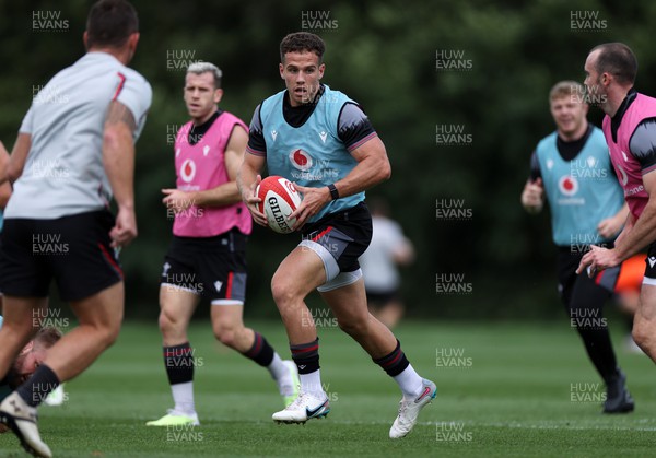 140823 - Wales Rugby Training at the start of the week ahead of their final Rugby World Cup warm up game against South Africa - Kieran Hardy during training