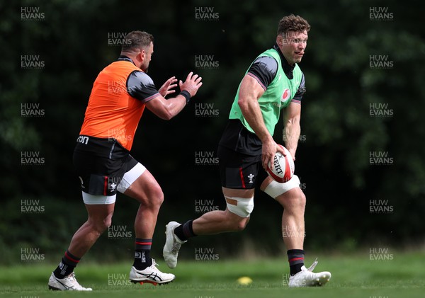 140823 - Wales Rugby Training at the start of the week ahead of their final Rugby World Cup warm up game against South Africa - Will Rowlands during training