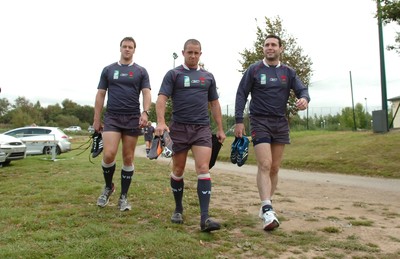 14.09.07 - Wales Rugby World Cup Training - (l-r)Mark Jones, Shane Williams and Stephen Jones arrive for training 
