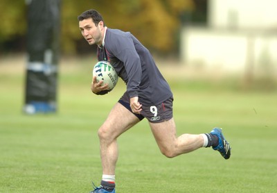 14.09.07 - Wales Rugby World Cup Training - Stephen Jones in action during training 