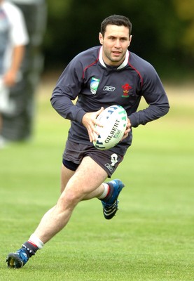 14.09.07 - Wales Rugby World Cup Training - Stephen Jones in action during training 